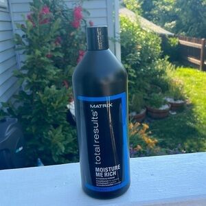 Matrix total results moisture me Rich conditioner for hydration 33.8 ounces